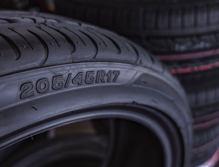 pneumatiky pro automobily s technickými specifikacemi
